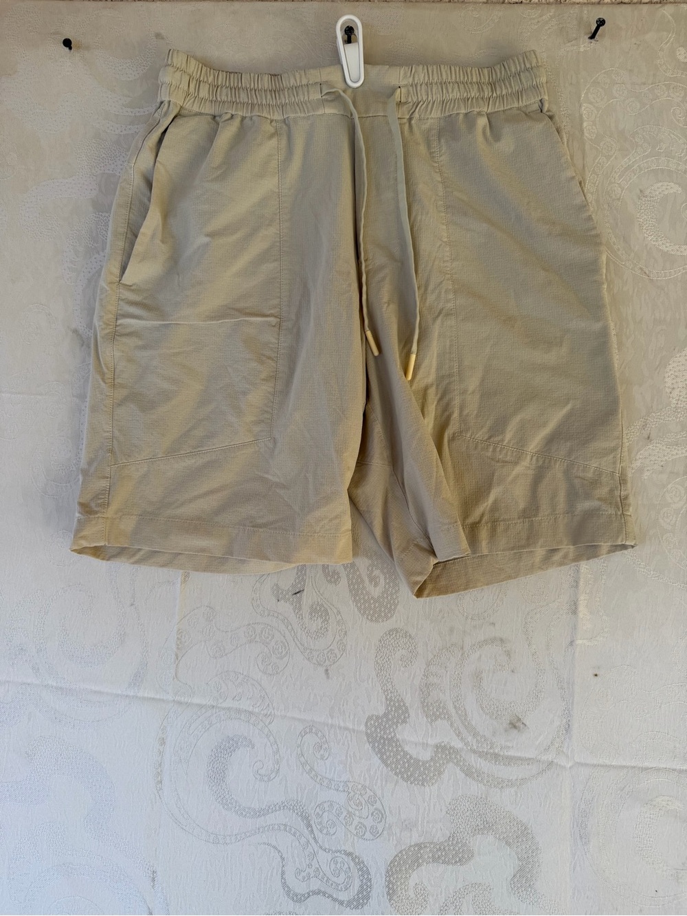 lululemon athletica Men's Light Beige Athletic Drawstring Shorts